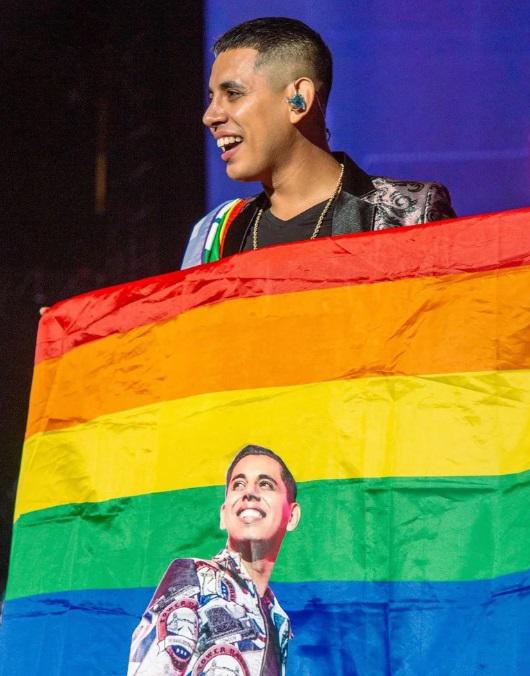 $!Jhonny Caz, de Grupo Firme, será coronado en marcha LGBT+ de la Ciudad de México