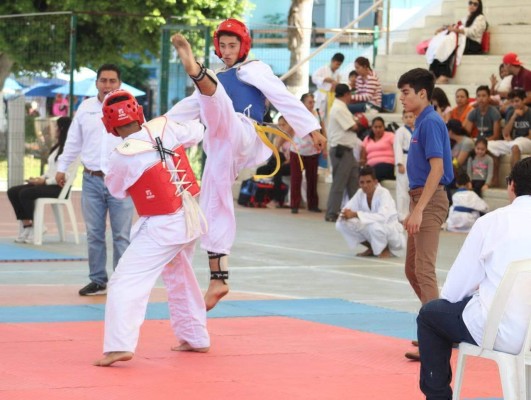 Buena exhibición brindaron los taekwondoínes.