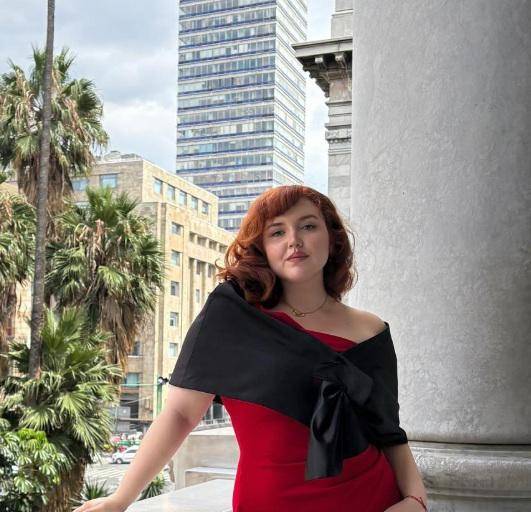 Rose Ferreiro destaca en concurso internacional de canto