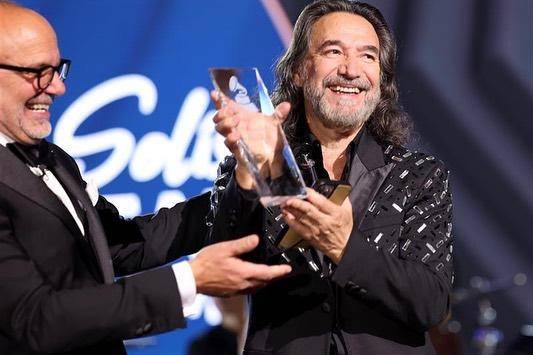 Reconocen a Marco Antonio Solís como Persona del Año en los Latin Grammy