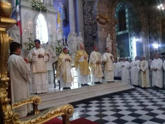 El Cardenal Carlos Aguiar Retes y el Obispo Mario Espinosa Contreras en noviembre de 2018.