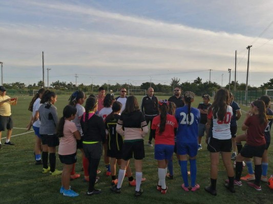 Imdem hace la presentación del nuevo cuerpo técnico de las selecciones femeniles de futbol.