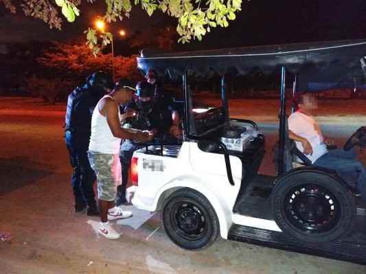 Policías municipales realizan revisiones al transporte público de Mazatlán