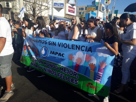 Marchan por la paz y festejan a la niñez en Culiacán