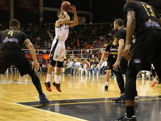 Jorge Pocholo Casillas, de Venados Basketball, se mantiene en forma en su natal Aguascalientes.