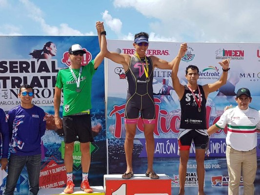 Luis Enrique Guerra domina su categoría en el Triatlón Altata