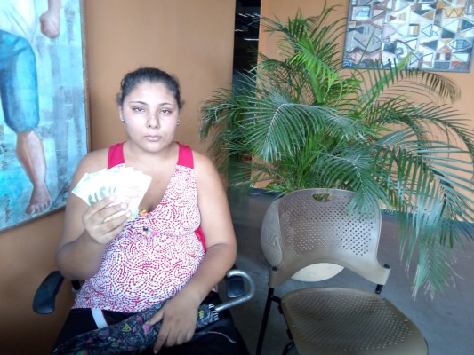 Estrella Guadalupe recibe apoyo económico para ella y su hermano Jesús Alejandro