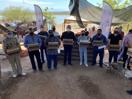 Al 50 por ciento, entrega despensas de DIF Sinaloa a pescadores: Sergio Torres