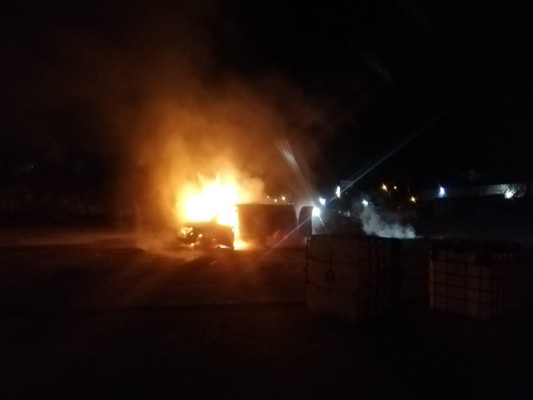 Se incendian dos tomas clandestinas que eran ordeñadas en Mazatlán