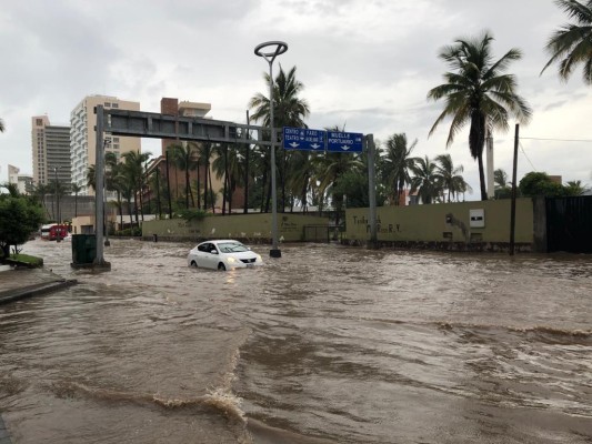 Registra Mazatlán lluvias fuertes y prolongadas durante este domingo