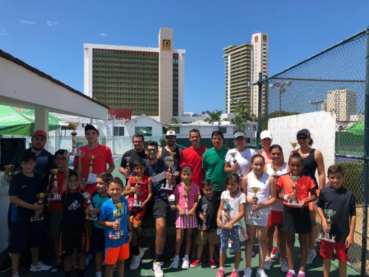 Surgen los monarcas de la Copa Independencia de tenis en Mazatlán