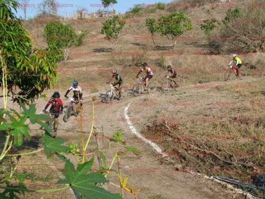 Esperan 500 participantes en el Maratón de la carrera de Ciclismo de Montaña Tepuche 2016