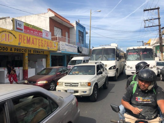 Se intensifica tráfico vial en el Centro de Mazatlán por El Buen Fin