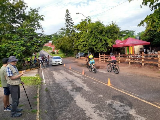 Los ciclistas pudieron disfrutar de la belleza y gastronomía del lugar.