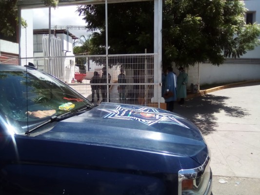Policías localizan a dos heridos de bala en clínicas de Culiacán