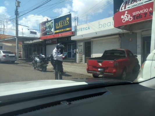 En Culiacán, SSPyTM aplica operativo contra vehículos mal estacionados