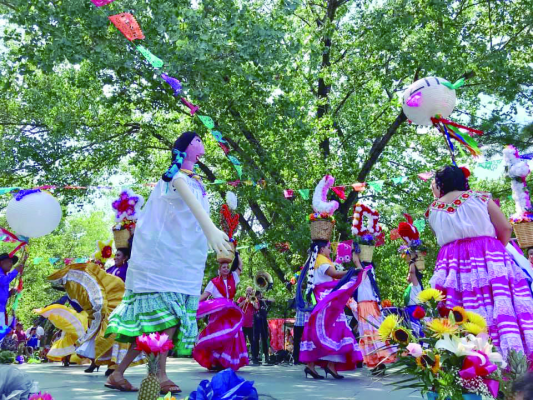Con ritmo sinaloense celebran en Nueva York la Guelaguetza