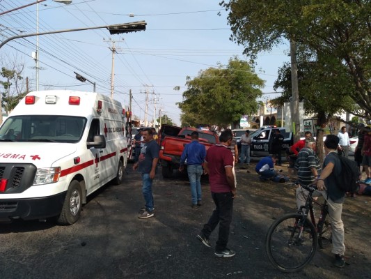 Choque en Culiacán deja cuatro personas heridas