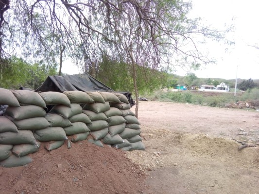 En Agua Caliente, habitantes colocan barricadas y trincheras; no quieren pelear, pero se van a defender