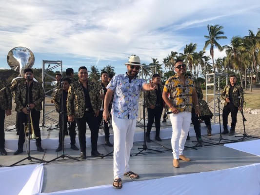 Graban dueto Carlos Sarabia y Charly Pérez