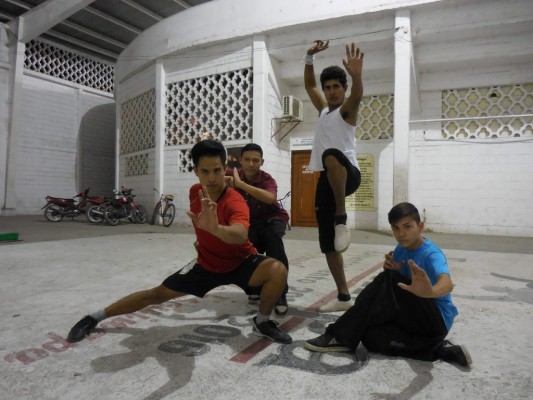 Invita Alberto Osaky a practicar artes marciales en Gimnasio Municipal