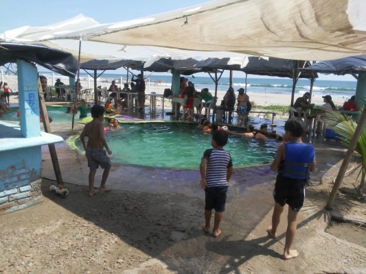 En Caimanero urgen a restaurantes de playa contar con salvavidas