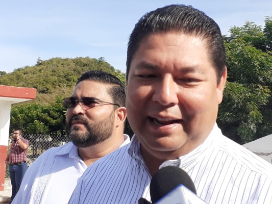Alcalde de Escuinapa justifica a farmacia que surte medicamentos a la Comuna