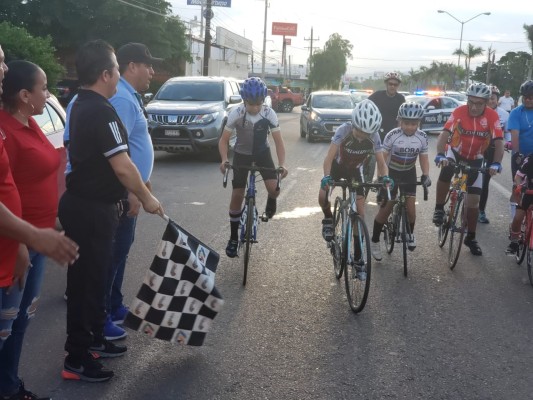 Premian a lo mejor de la 21 carrera ciclista ‘Víctor Lozoya’