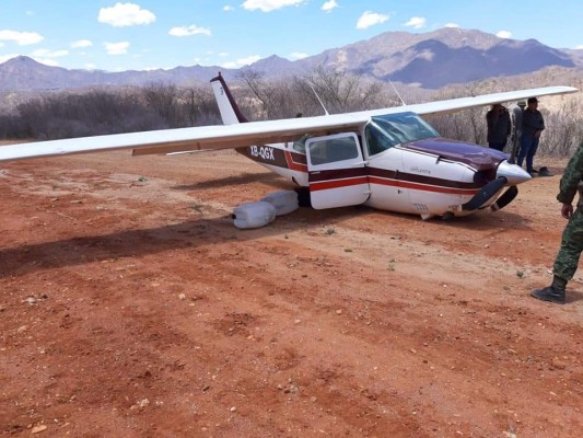 Sedena asegura una avioneta con cocaína en Tamazula, Durango
