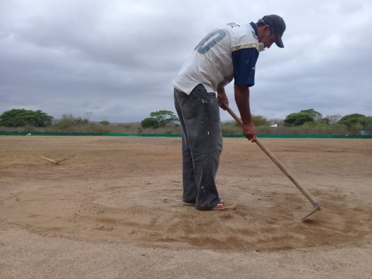 Arranca remodelación del campo de beisbol de La Tuna