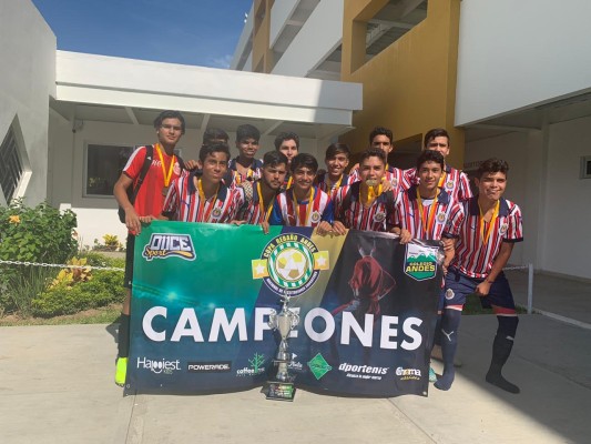 Preparatoria Anahuac hace valer la casa en la Copa de Futbol Rebaño Andes