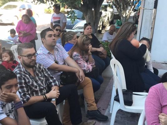 Familiares y amigos rezan por la salud de Julio Preciado