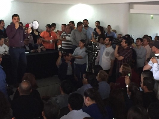 Organizadores abandonan foro sobre Ley Orgánica de la UAS, en Culiacán