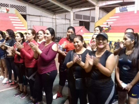 Hay cinco equipos femeniles en el torneo.