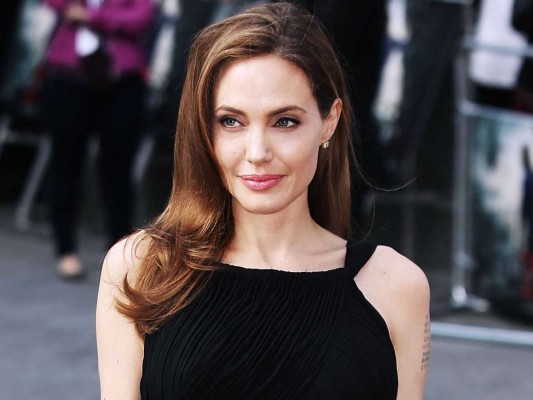 Angelina Jolie va a terapia con sus hijos