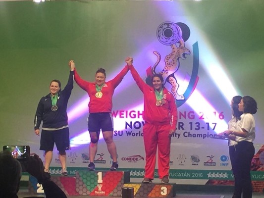 Tania Mascorro culminó su participación con las Águilas de la UAS con tres medallas de oro.