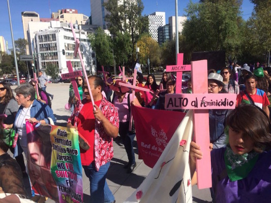 "Miles de mujeres salen a la calle en la CdMx para exigir un alto a la ...