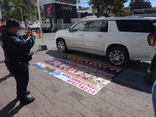 Lleva Jazmín protesta a Estrada Ferreiro; desvalijaron su auto en pensión de Culiacán y nadie se hace responsable
