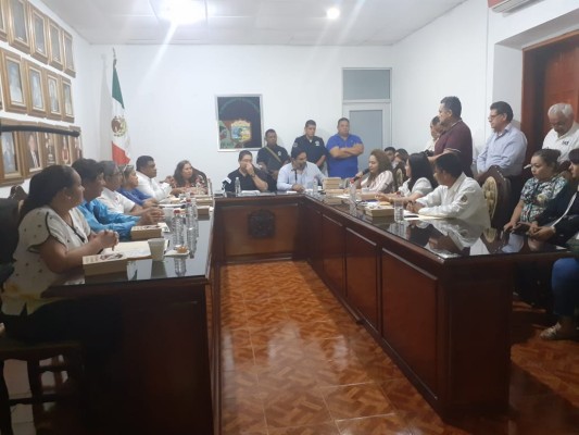 Alcalde de Escuinapa presenta su Plan Municipal de Desarrollo; Regidora lo critica