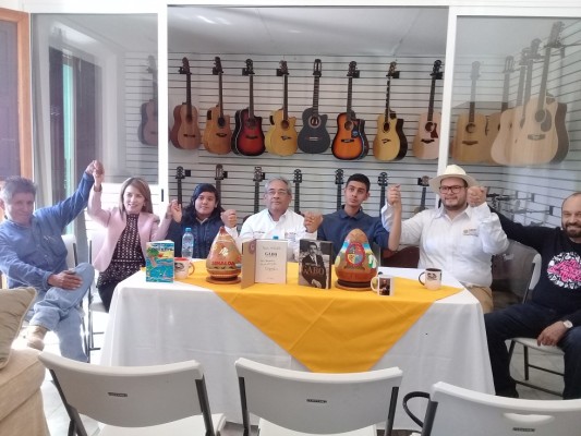 Autoridades del plantel, educativas y alumnos dan detalles de las actividades de la Semana Cultural Gabriel García Márquez.