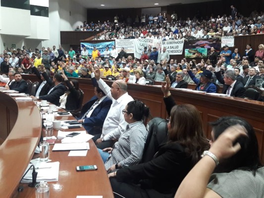 Se consuma acuerdo PRI-Morena y sale por unanimidad presupuesto de Sinaloa