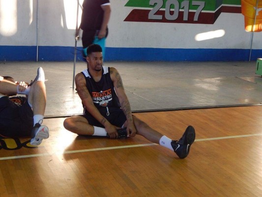 El alero Cliff Tucker fue uno de los convocados.