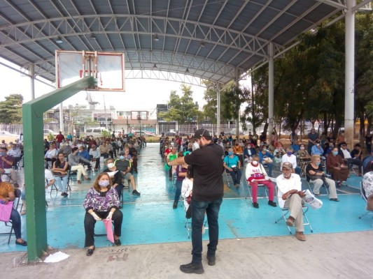 Vive Culiacán día de aglomeraciones; cientos se reúnen en capillas, iglesias, bancos y entregas de apoyo federal