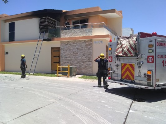 Grupo armado ataca e incendia casa en Fraccionamiento Altamira, en Culiacán