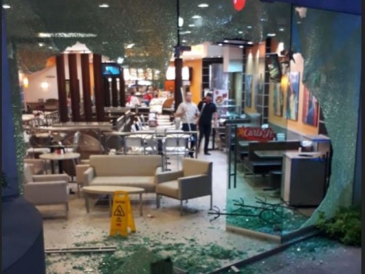 Balacera deja un muerto y dos heridos en la Plaza Punto Sao Paulo de Guadalajara, en Jalisco