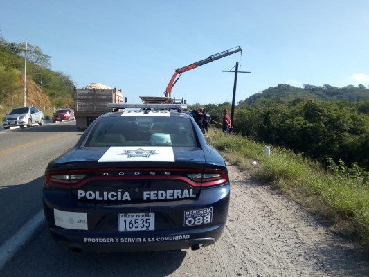 Trabajador muere al caerle un poste encima, en Mazatlán