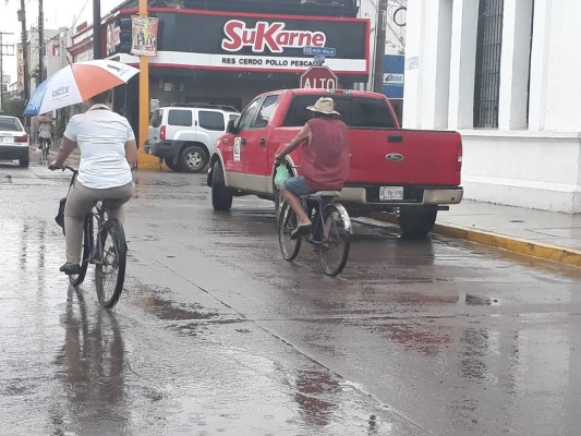 ‘Refresca’ lluvia al sur de Sinaloa