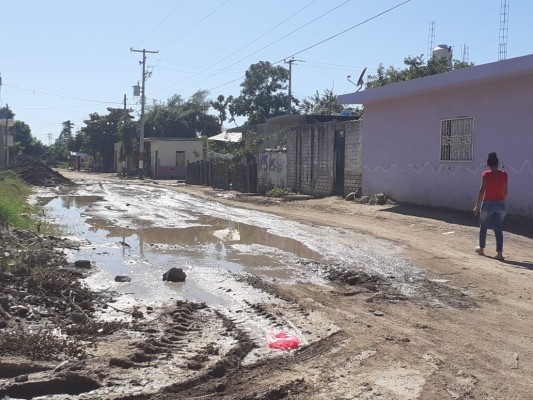 Lluvias dejaron calles intransitables en Escuinapa, lamentan vecinos