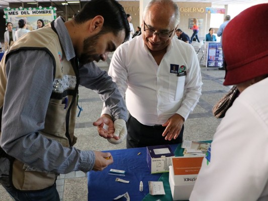 Realizan SS e Issste Feria de la Salud dirigida a los hombres; cualquiera puede ir a checarse