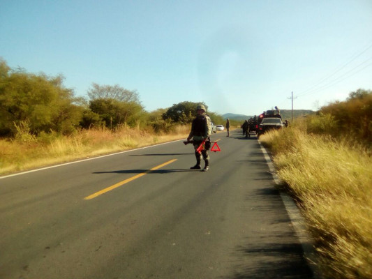Hallan asesinado a militar en carretera a Badiraguato